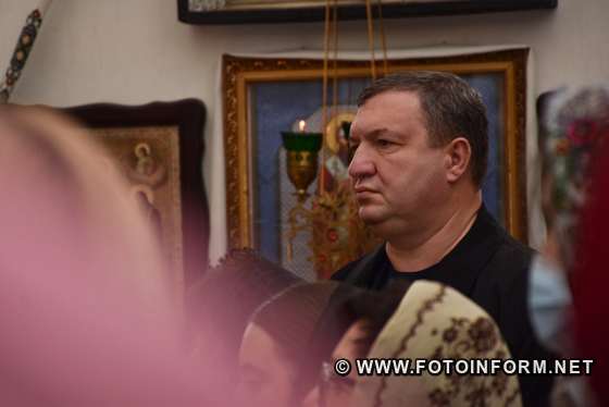Єпископ Кропивницький і Голованівський Православної церкви України Марк та представники духовенства ПЦУ провели панахиду за загиблими воїнами України.